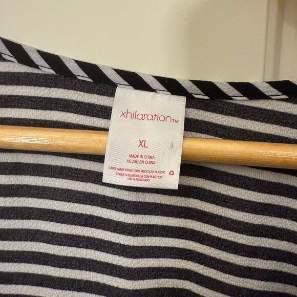 Xhilaration Black White Striped Tunic Top Stretch V-Neckline Short Sleeve Sz XL - Picture 3 of 8